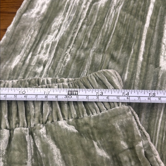 ZARA Trafaluc Crushed Velvet Pants Velvet Pants in Sage Green - Picture 7 of 10
